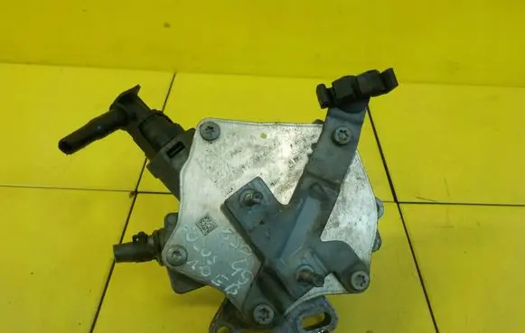Ford Focus Vacuum pump CM5G2A451FA 8SP49