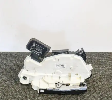 Skoda Yeti (5L) Front door lock 6V2837016