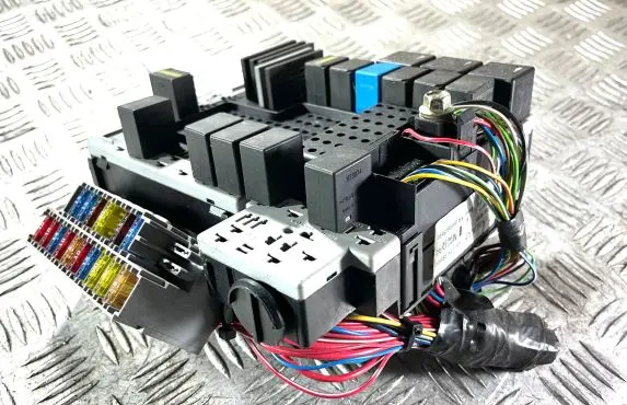 Volvo XC90 Fuse module 08679899 08696098