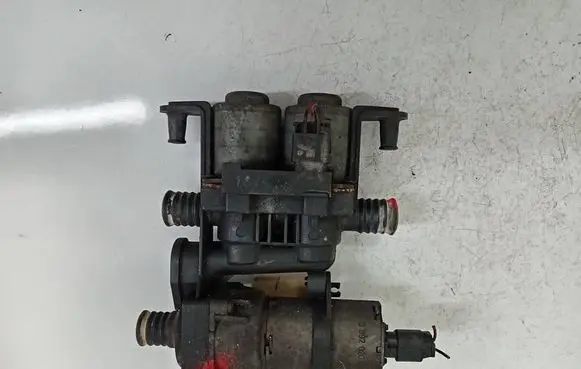 BMW 7 E38 Coolant heater control valve 8674994 1147412135