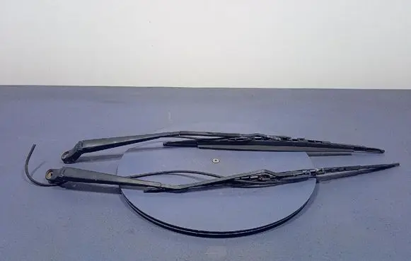 Mercedes-Benz Vito Viano W639 Front wiper blade arm A6398200044