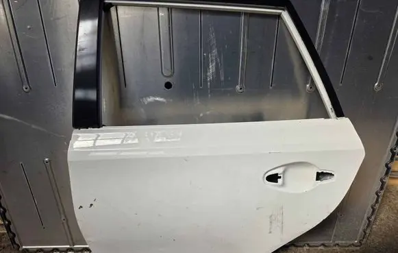 Toyota Auris E180 Rear door 