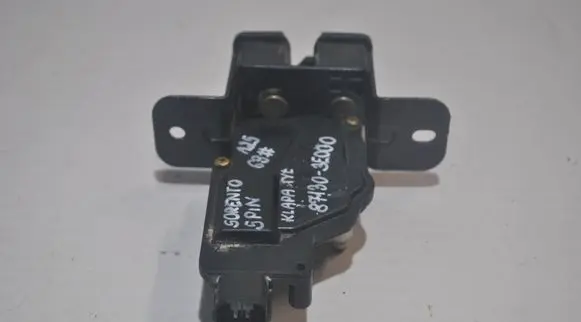 KIA Sorento Tailgate window lock/catch/latch 871303E000