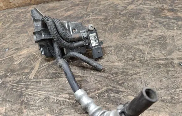 Volkswagen PASSAT CC Exhaust gas pressure sensor 1K0131552N 076906051B