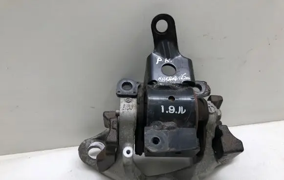 Mazda 3 III Engine mount bracket 5M02D