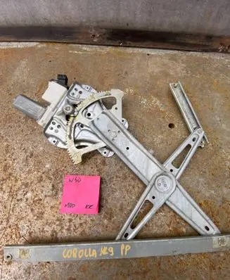 Toyota Corolla E110 Front door window regulator with motor 