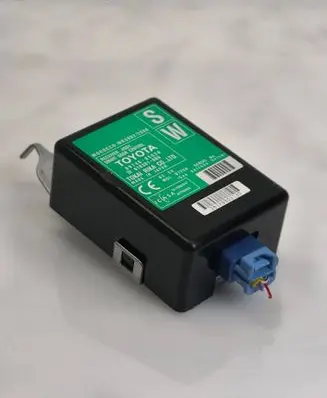 Toyota Avensis T270 Door control unit/module 8974005030 61B381000