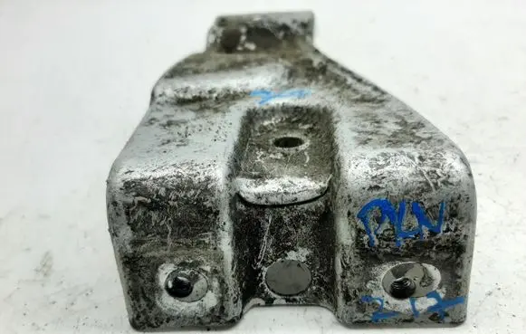 Volkswagen PASSAT B6 Fender mounting bracket 3C0821142