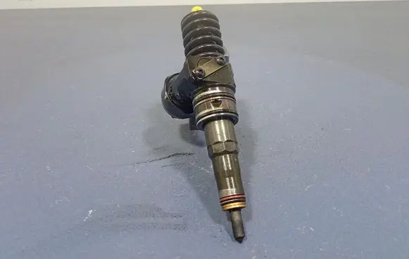 Volkswagen PASSAT B6 Fuel injector 038130079BN