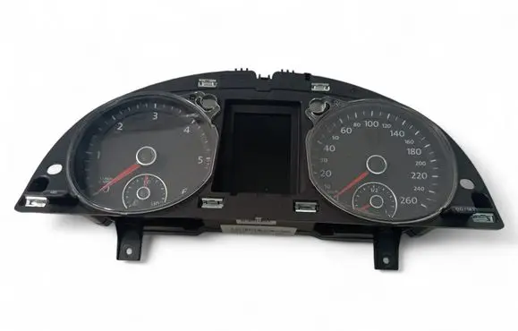Volkswagen PASSAT B7 Speedometer (instrument cluster) 3AA920870D
