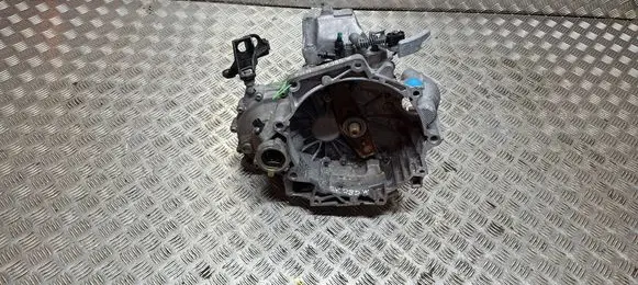 Volkswagen Polo VI Manual 5 speed gearbox S18031233 TUM