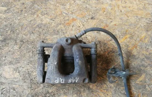 BMW 1 E81 E87 Front brake caliper 1045B