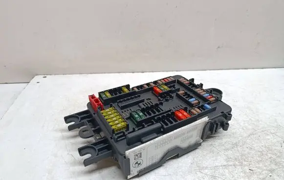 BMW 1 F20 F21 Fuse module 9261111