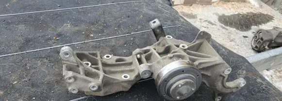Audi A6 S6 C4 4A Generator/alternator bracket 