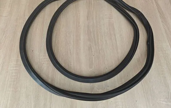 BMW X5 G05 Front door rubber seal 7428678