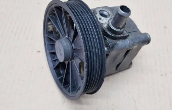 Volvo XC90 Power steering pump 7617955120