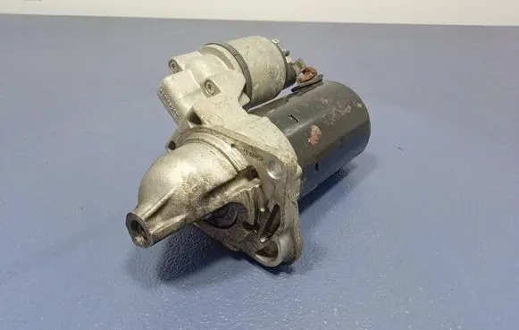 Opel Astra J Starter motor 55578921