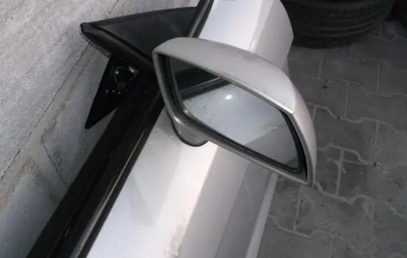Hyundai Tiburon Front door electric wing mirror