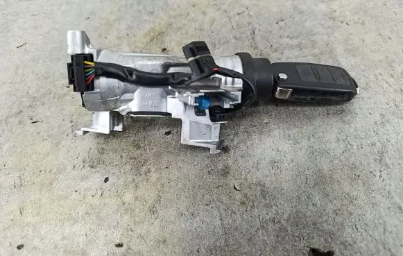 Volkswagen Golf V Ignition lock 