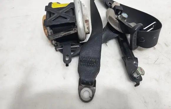 Mitsubishi Grandis Front seatbelt C9095HLS