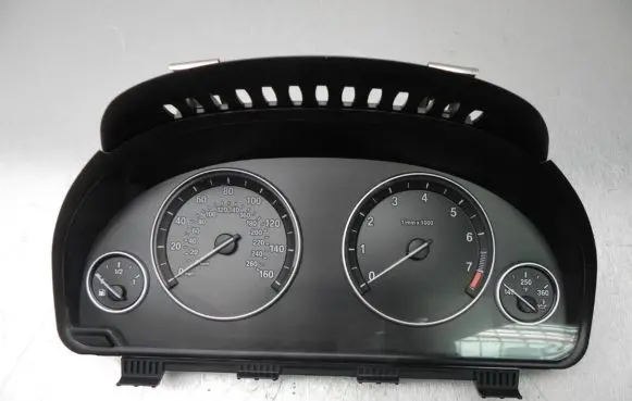 BMW 5 F10 F11 Speedometer (instrument cluster) 9249343 B827
