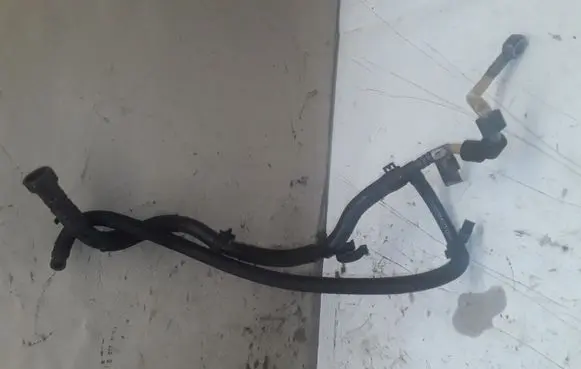 BMW 5 E60 E61 Fuel injector supply line/pipe 11884410GE5283 13537780696101