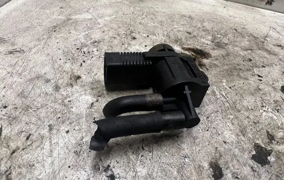 Audi Q7 4L Turbo solenoid valve 1K0906283A
