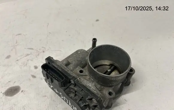 Toyota Prius+ (ZVW40) Throttle valve 2203037060