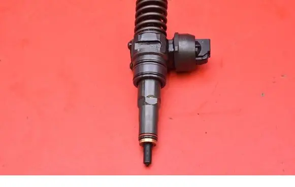 Volkswagen Golf V Fuel injector 038130073AG