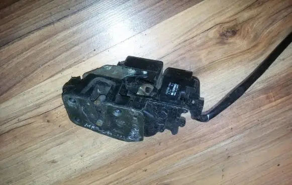 Mazda 626 Front door lock 1528007061