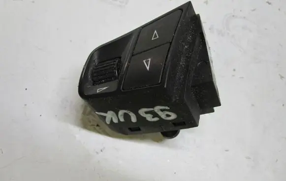 Steering wheel buttons/switches