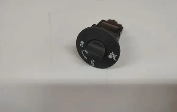 Renault Clio III Passenger airbag on/off switch