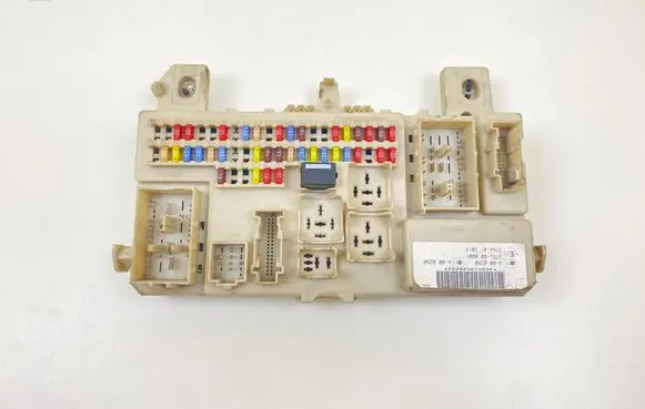 Ford Focus Fuse module 4M5T14A073 6L29622 060129