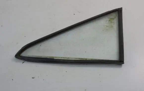 Fiat 125p Front triangle window/glass 