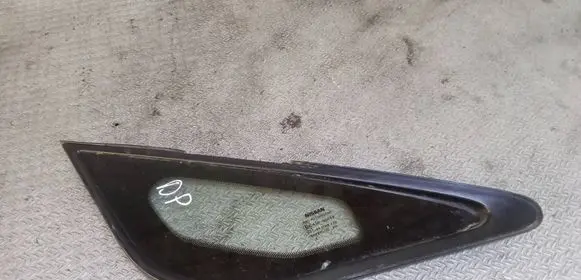 Nissan Note (E12) Front triangle window/glass