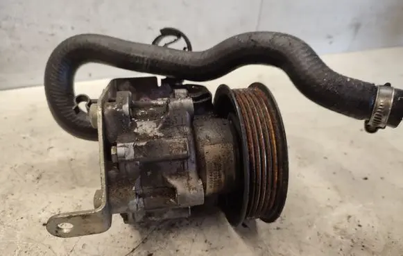 Peugeot 407 Power steering pump 9655444580