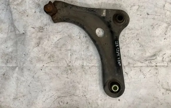 Peugeot 208 Front control arm 9670772080