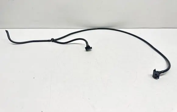 Nissan Juke I F15 Windshield washer spray nozzle