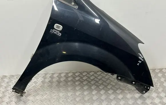 Toyota Corolla Verso E121 Fender