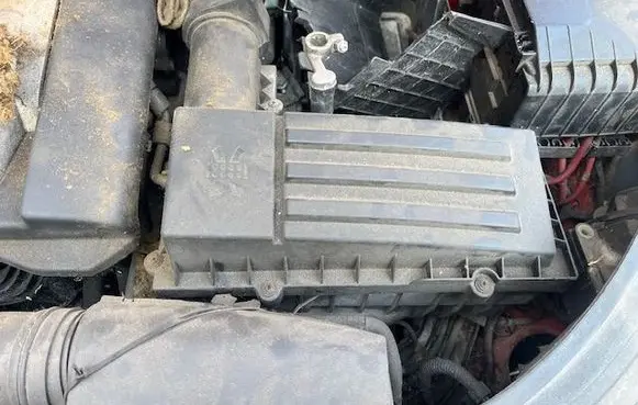 Volkswagen Golf IV Air filter box 