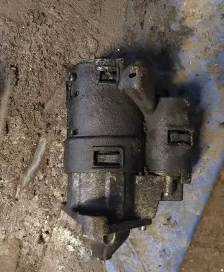 Nissan Juke I F15 Starter motor