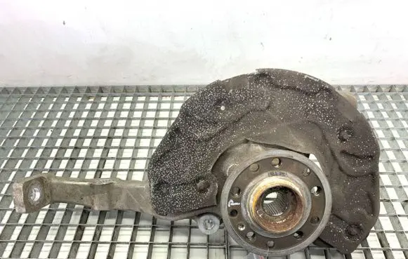 Front wheel hub spindle knuckle