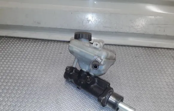 Mercedes-Benz Vito Viano W638 Master brake cylinder A0024312802