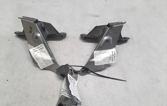 Fender mounting bracket