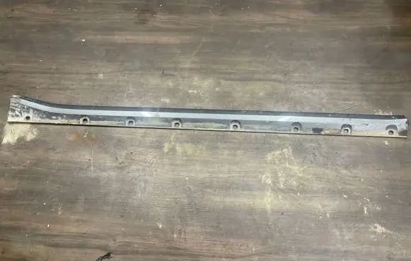 Toyota Land Cruiser (J120) Side skirt front trim 