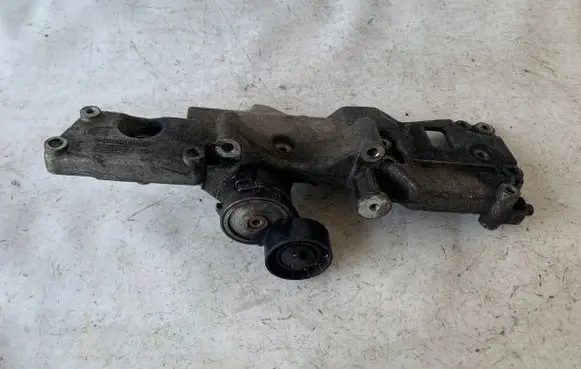 Land Rover Freelander 2 - LR2 Generator/alternator bracket 9661310080