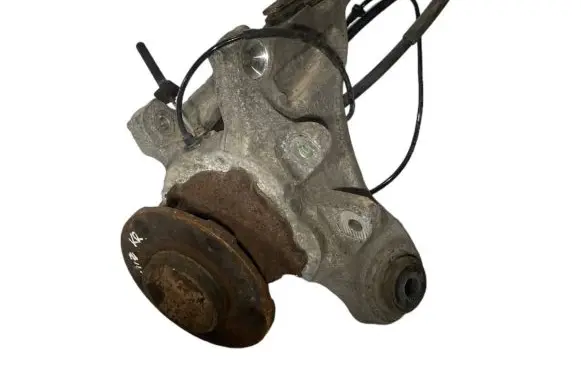 Rear wheel hub spindle/knuckle