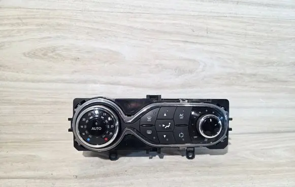 Renault Clio IV Climate control unit 275108796R E1067144 X98X87