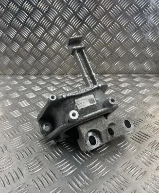 Skoda Superb B8 (3V) Engine mount bracket 3Q0199262J 08022016 ZFH16B811A1