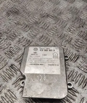 Volkswagen PASSAT B5 Airbag control unit/module 1c0909605b
